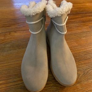 Cozy Sorel suede booties